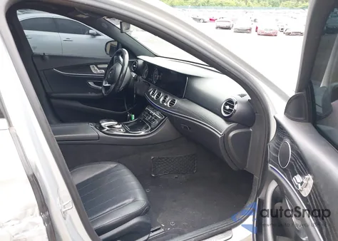 2017 Mercedes-Benz E 300 4Matic z USA, uszkodzony, nr VIN WDDZF4KB3HA208770